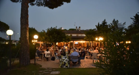Il nostro ampio terrazzo all'aperto Il nostro ampio terrazzo all'aperto